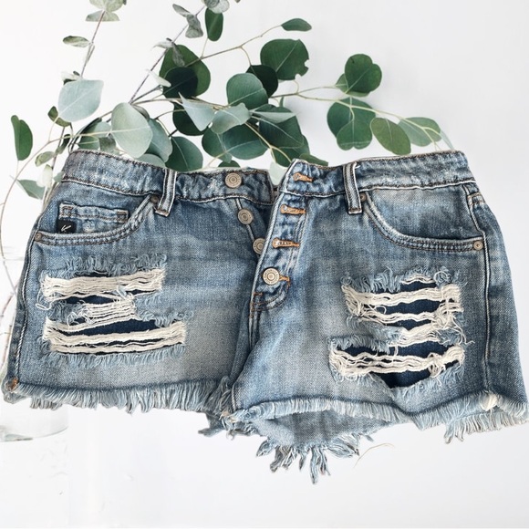 KanCan Distressed Cut Off Denim Shorts Size M - Picture 1 of 8